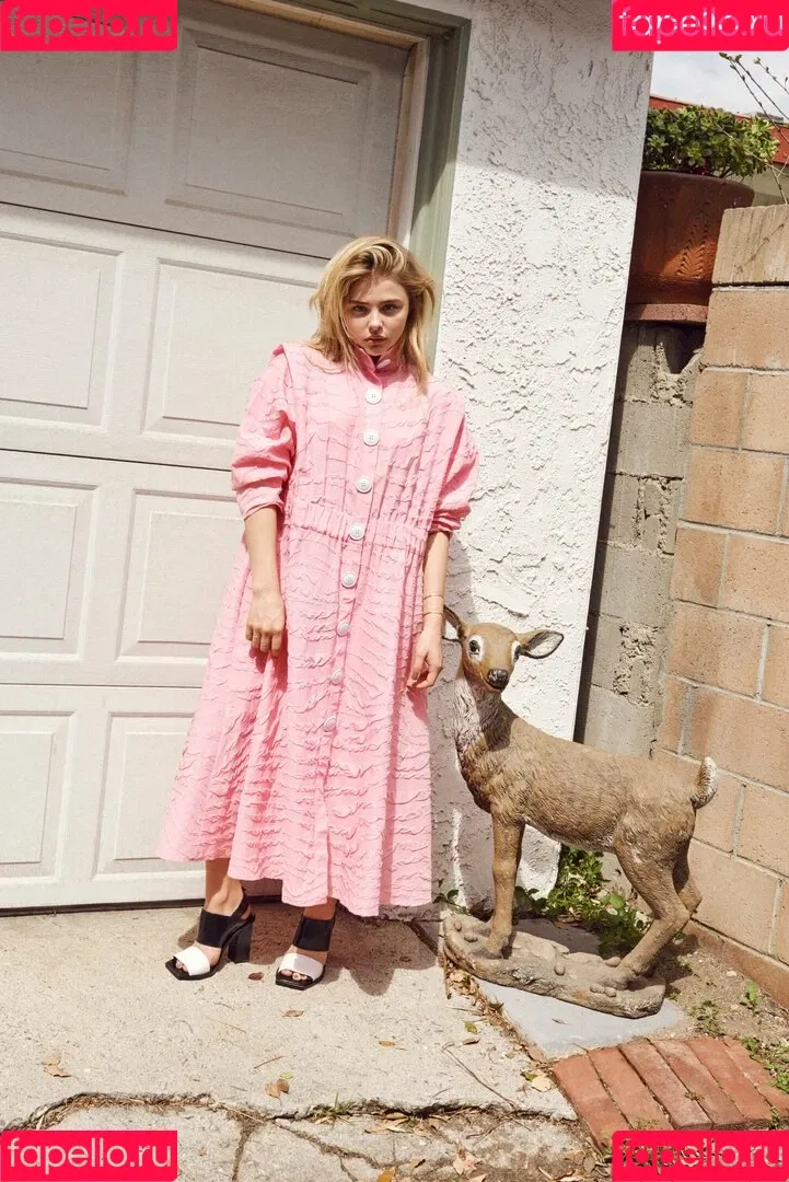 Chloë Grace Moretz / chloegmoretz / https: Onlyfans Photo Gallery 