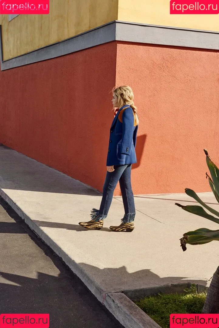 Chloë Grace Moretz / chloegmoretz / https: Onlyfans Photo Gallery 