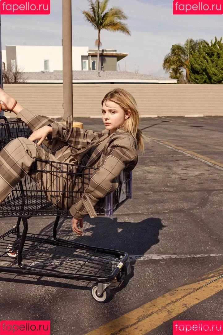 Chloë Grace Moretz / chloegmoretz / https: Onlyfans Photo Gallery 
