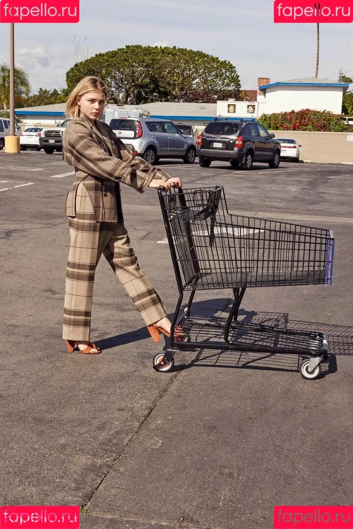 Chloë Grace Moretz / chloegmoretz / https: Onlyfans Photo Gallery 