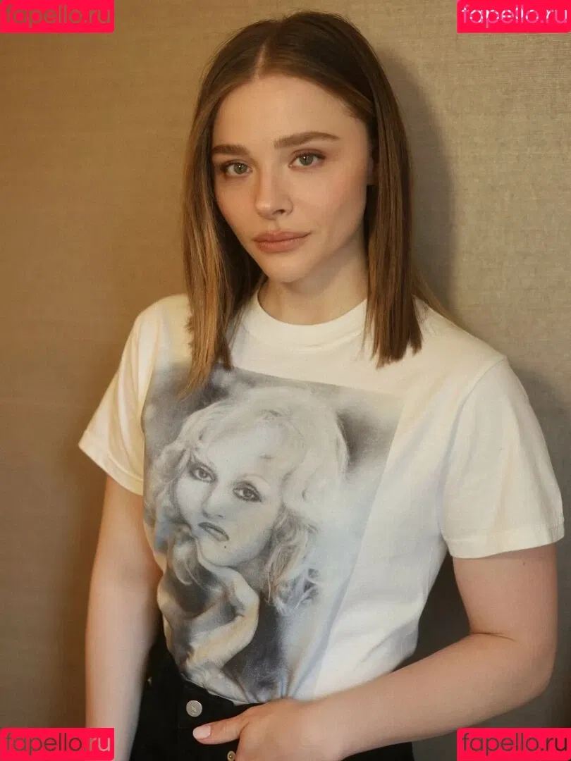 Chloë Grace Moretz / chloegmoretz / https: Onlyfans Photo Gallery 