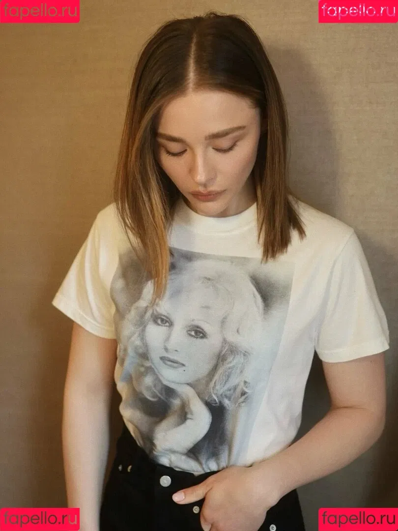 Chloë Grace Moretz / chloegmoretz / https: Onlyfans Photo Gallery 