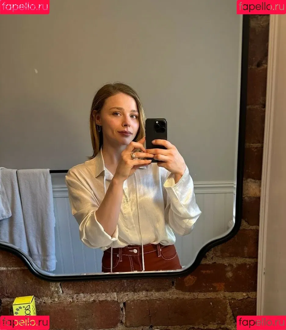 Chloë Grace Moretz / chloegmoretz / https: Onlyfans Photo Gallery 