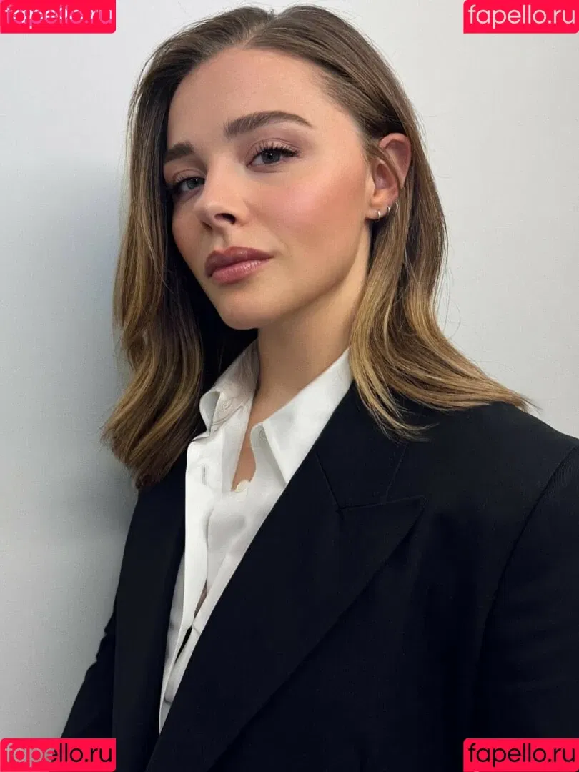 Chloë Grace Moretz / chloegmoretz / https: Onlyfans Photo Gallery 