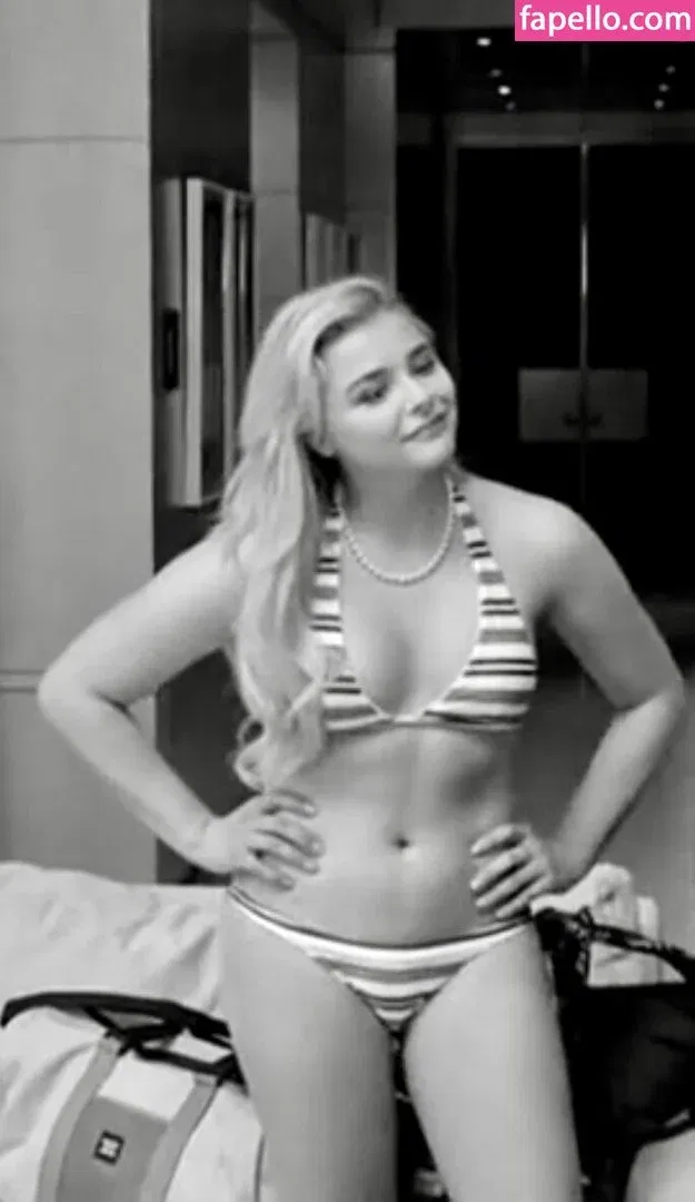 Chloë Grace Moretz / chloegmoretz / https: Onlyfans Photo Gallery 