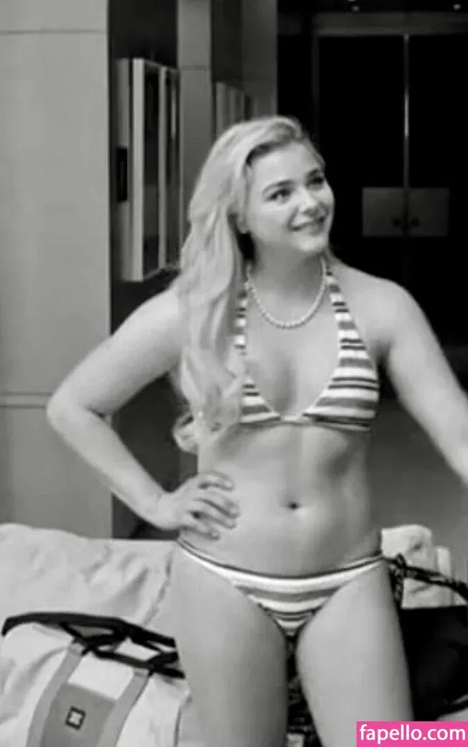 Chloë Grace Moretz / chloegmoretz / https: Onlyfans Photo Gallery 