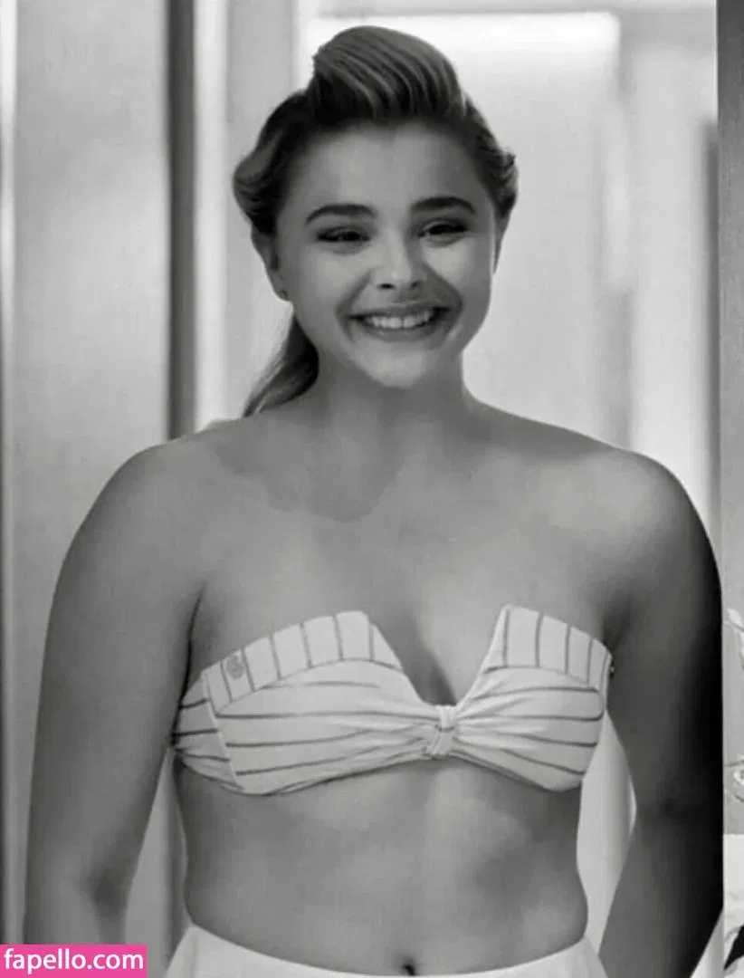 Chloë Grace Moretz / chloegmoretz / https: Onlyfans Photo Gallery 