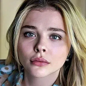 Chloë Grace Moretz / chloegmoretz / https: Onlyfans Photo Gallery 