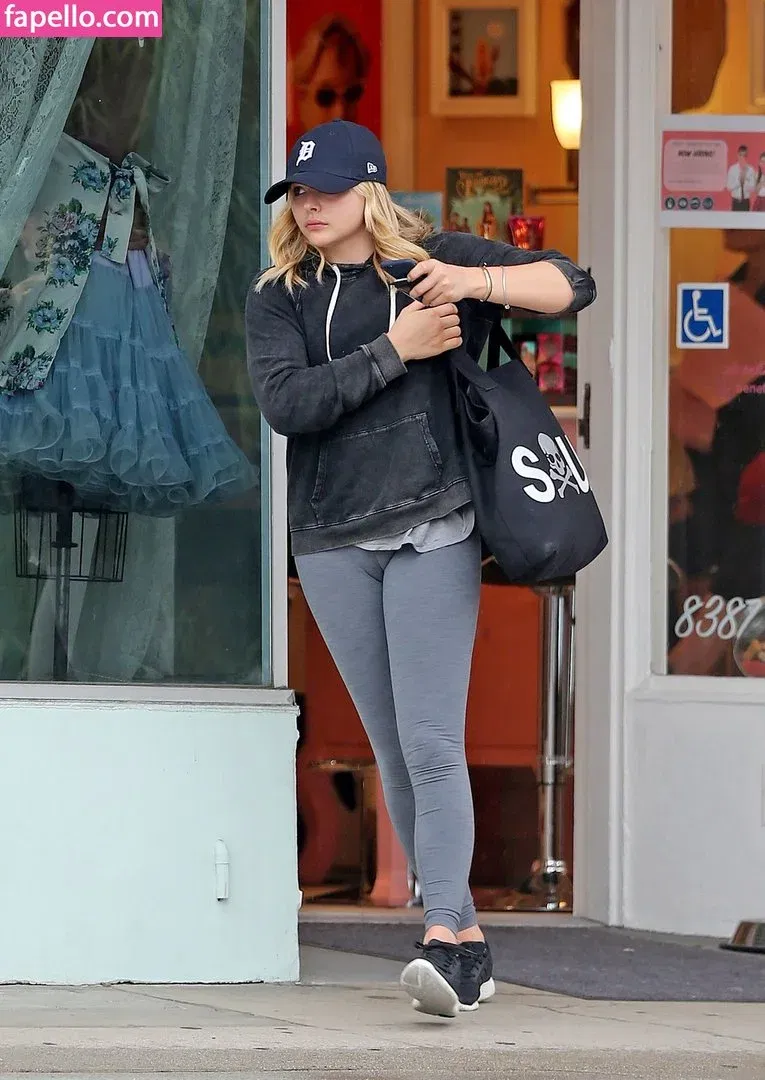 Chloë Grace Moretz / chloegmoretz / https: Onlyfans Photo Gallery 