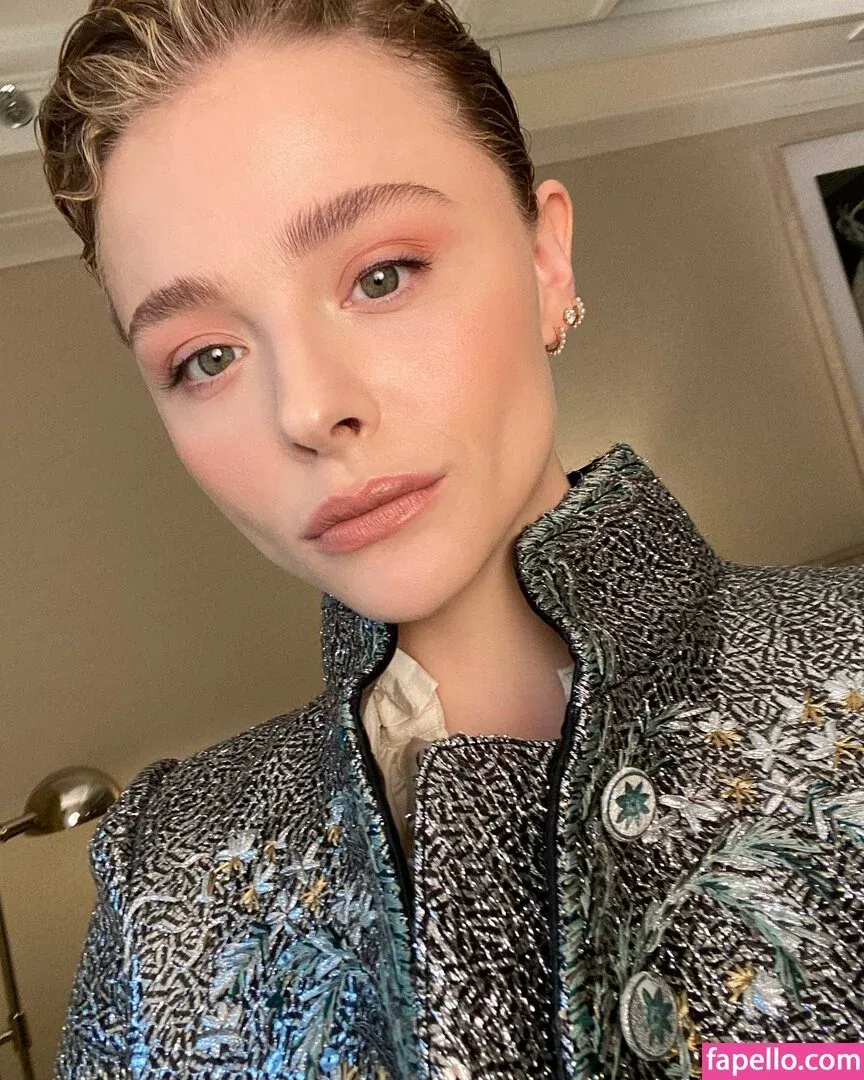 Chloë Grace Moretz / chloegmoretz / https: Onlyfans Photo Gallery 
