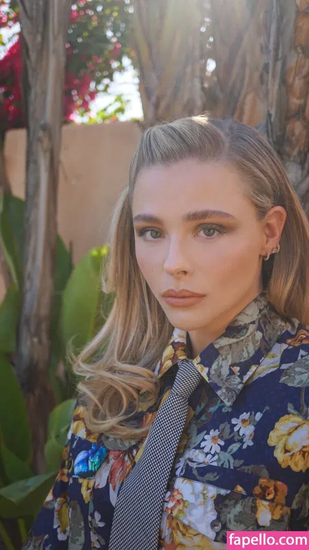Chloë Grace Moretz / chloegmoretz / https: Onlyfans Photo Gallery 