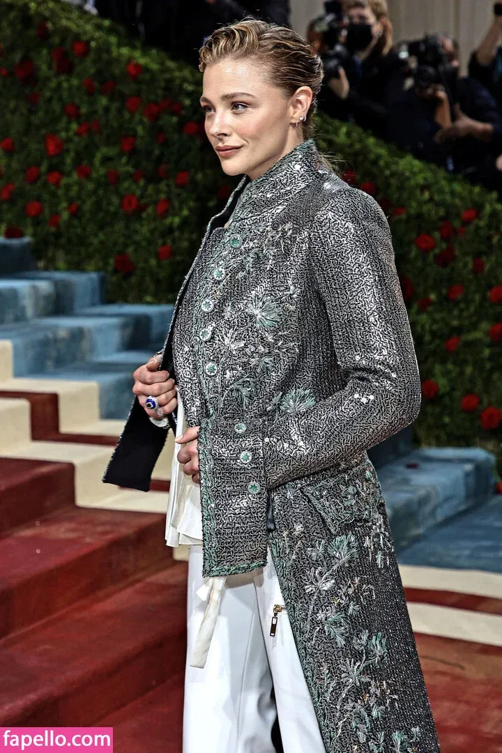 Chloë Grace Moretz / chloegmoretz / https: Onlyfans Photo Gallery 