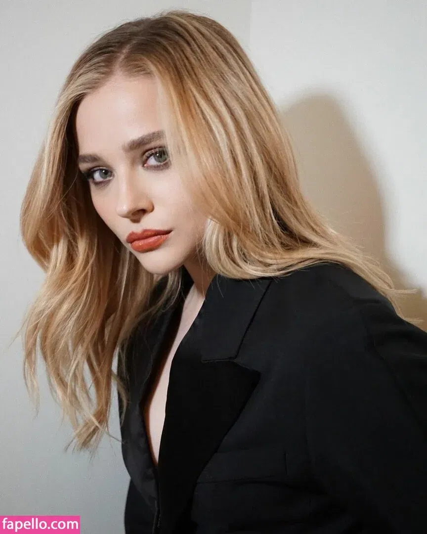 Chloë Grace Moretz / chloegmoretz / https: Onlyfans Photo Gallery 