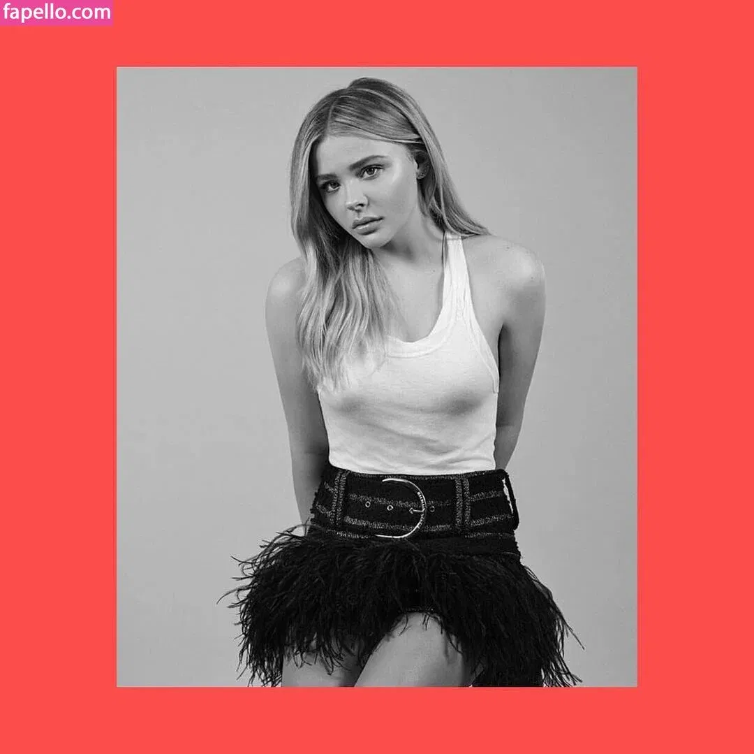Chloë Grace Moretz / chloegmoretz / https: Onlyfans Photo Gallery 