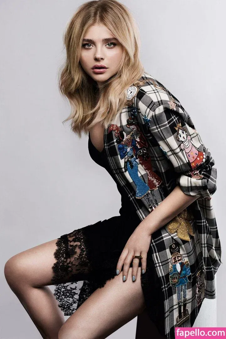 Chloë Grace Moretz / chloegmoretz / https: Onlyfans Photo Gallery 