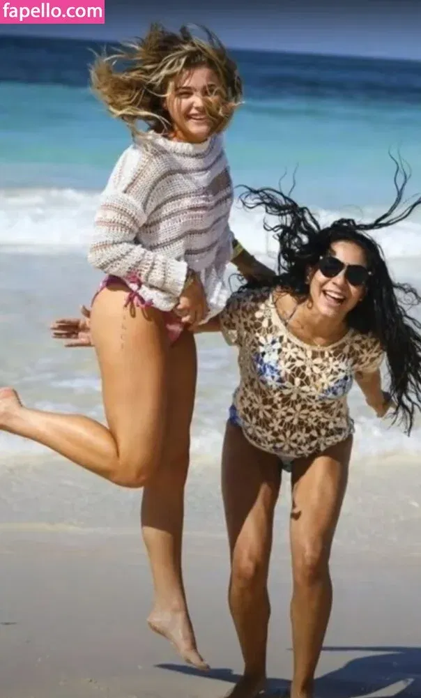 Chloë Grace Moretz / chloegmoretz / https: Onlyfans Photo Gallery 