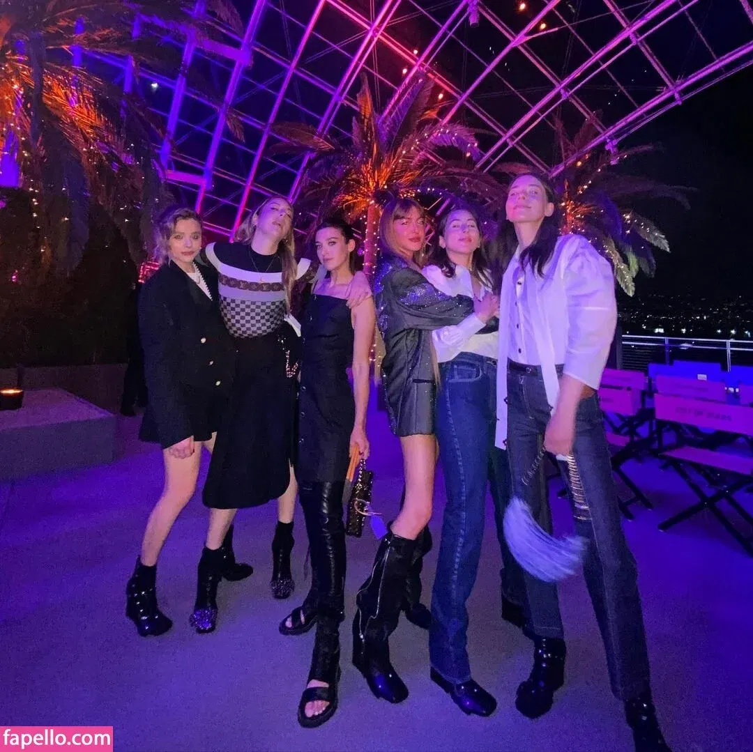 Chloë Grace Moretz / chloegmoretz / https: Onlyfans Photo Gallery 