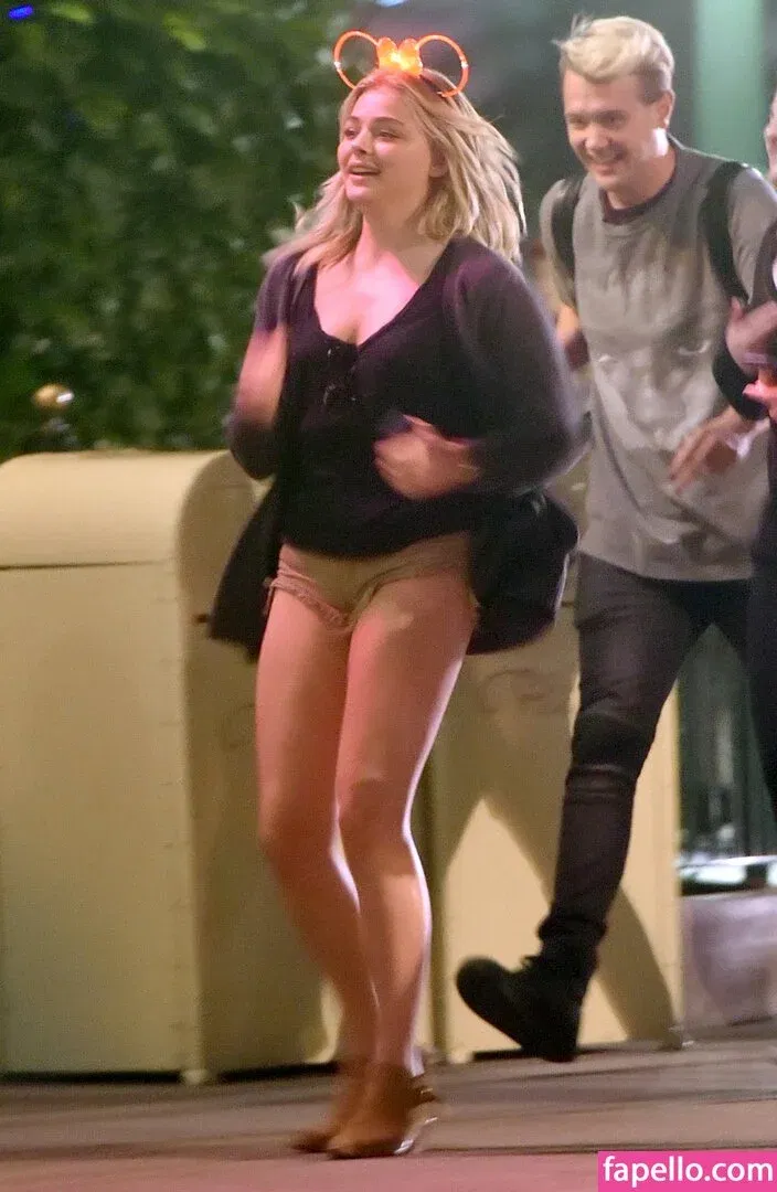 Chloë Grace Moretz / chloegmoretz / https: Onlyfans Photo Gallery 