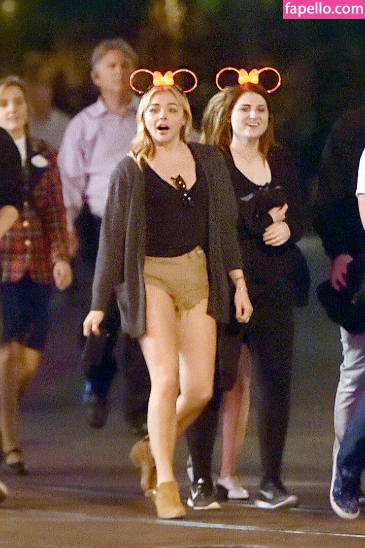 Chloë Grace Moretz / chloegmoretz / https: Onlyfans Photo Gallery 