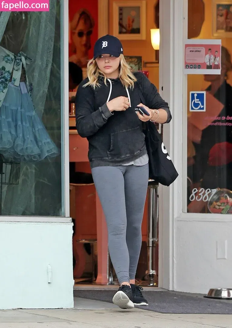 Chloë Grace Moretz / chloegmoretz / https: Onlyfans Photo Gallery 