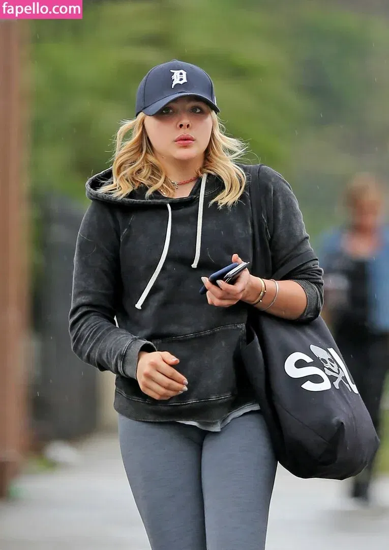 Chloë Grace Moretz / chloegmoretz / https: Onlyfans Photo Gallery 