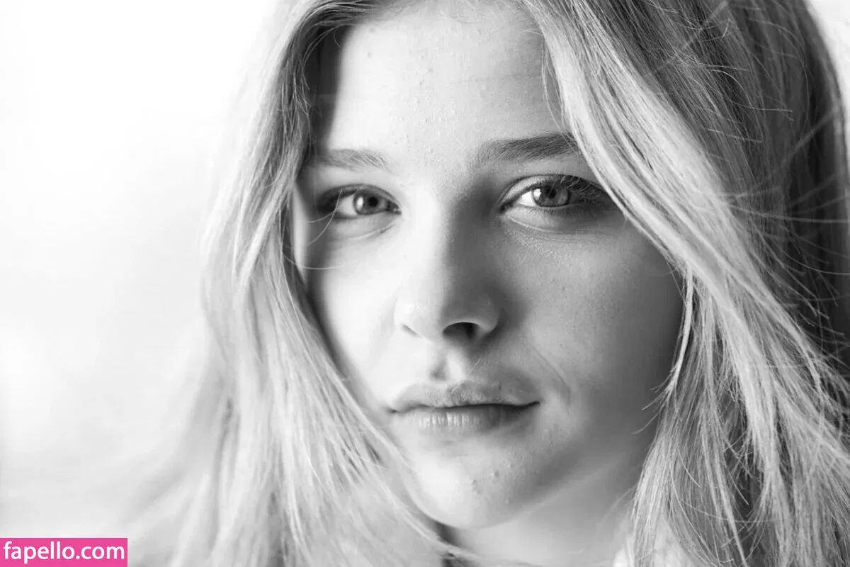 Chloë Grace Moretz / chloegmoretz / https: Onlyfans Photo Gallery 