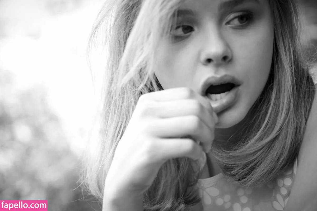 Chloë Grace Moretz / chloegmoretz / https: Onlyfans Photo Gallery 