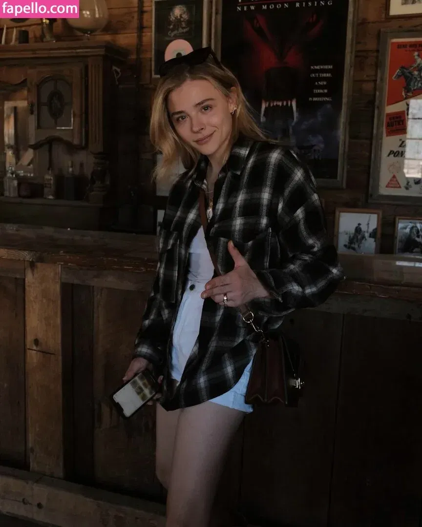 Chloë Grace Moretz / chloegmoretz / https: Onlyfans Photo Gallery 