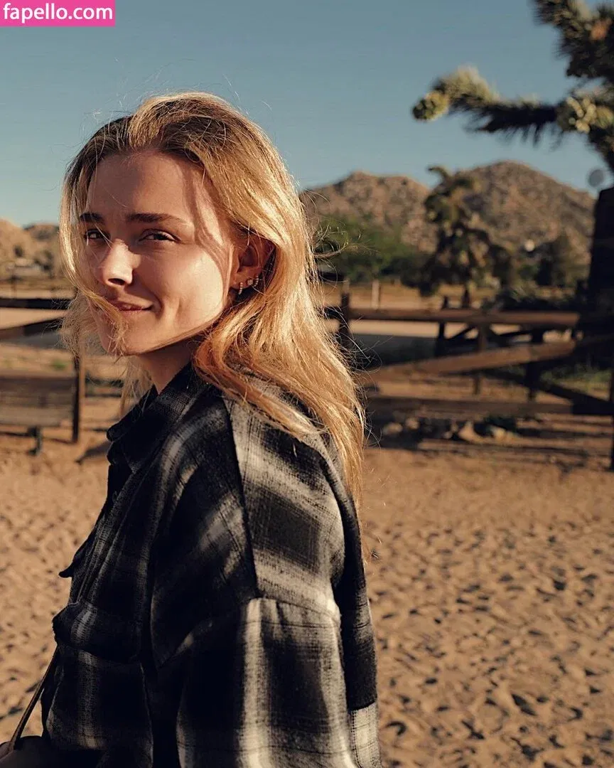 Chloë Grace Moretz / chloegmoretz / https: Onlyfans Photo Gallery 