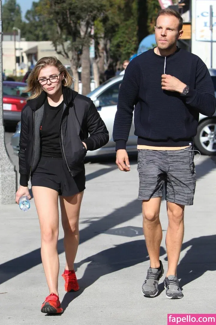 Chloë Grace Moretz / chloegmoretz / https: Onlyfans Photo Gallery 