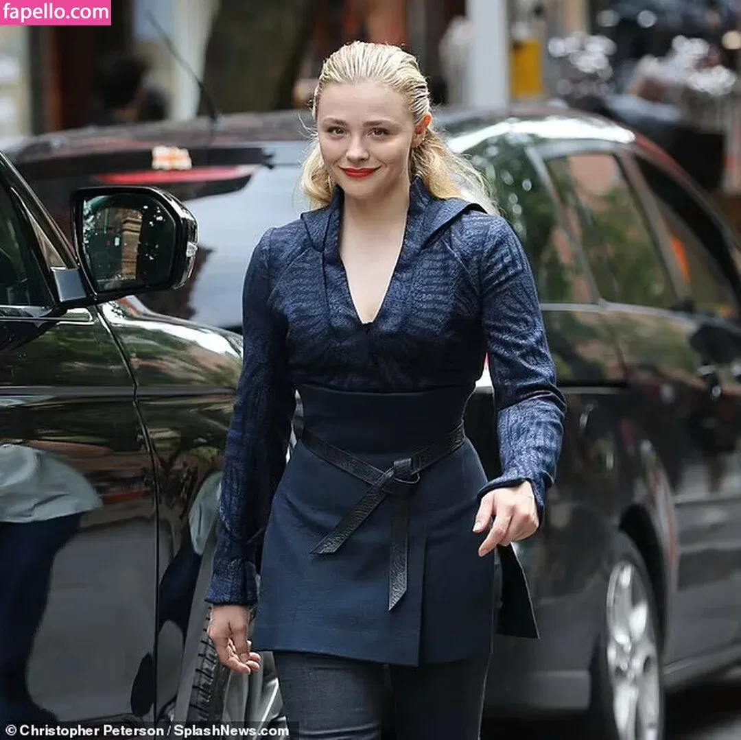 Chloë Grace Moretz / chloegmoretz / https: Onlyfans Photo Gallery 