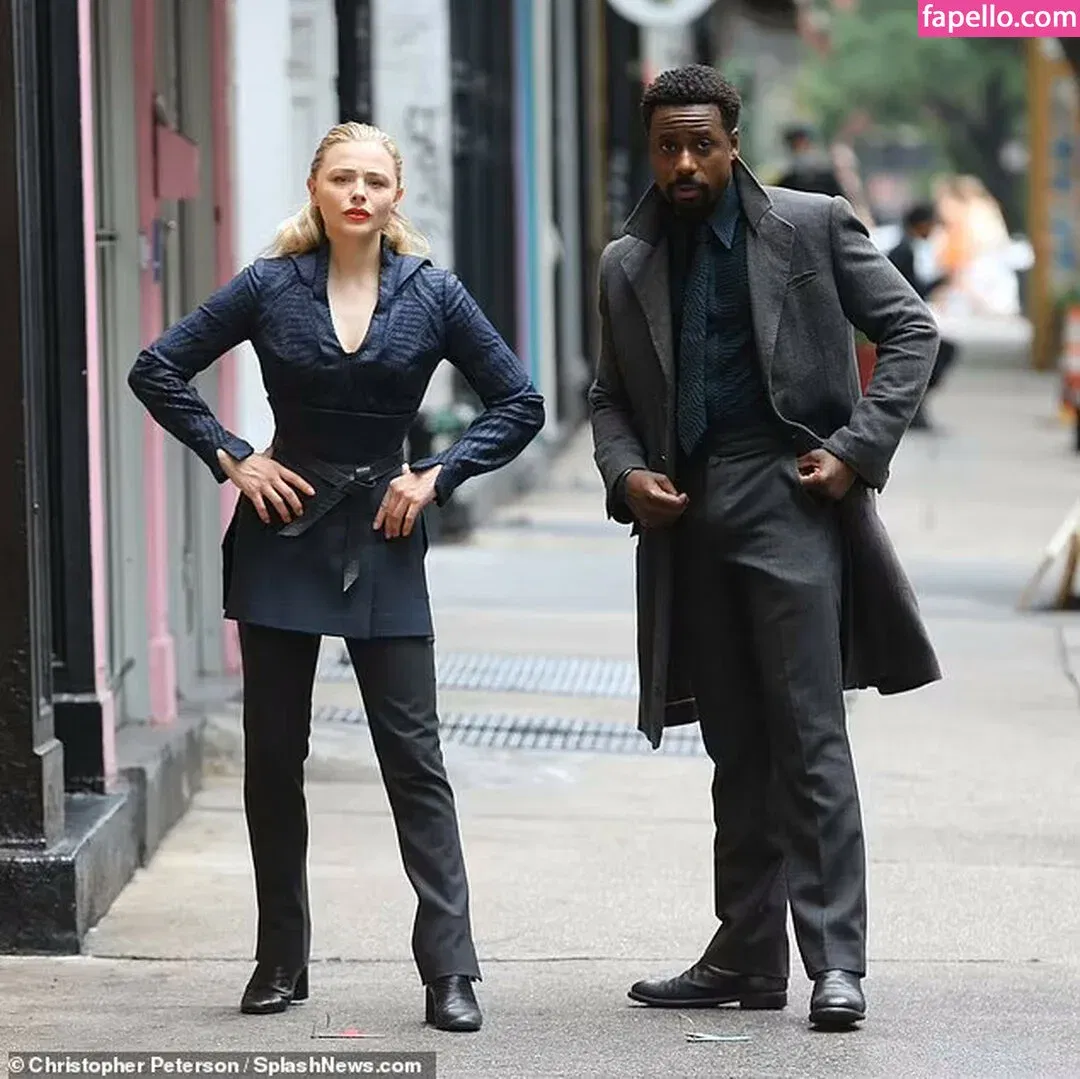 Chloë Grace Moretz / chloegmoretz / https: Onlyfans Photo Gallery 