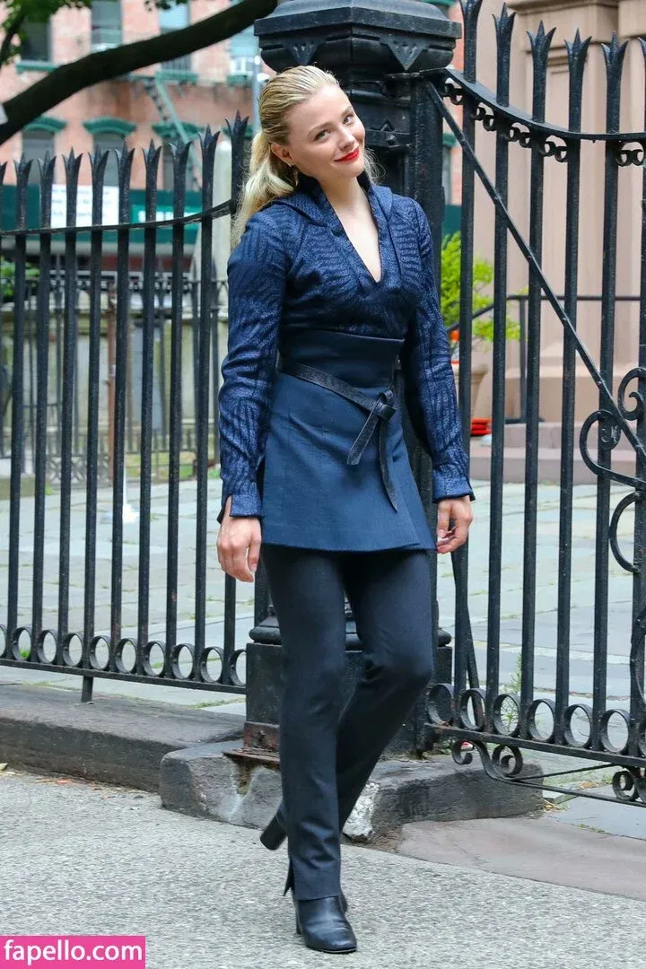 Chloë Grace Moretz / chloegmoretz / https: Onlyfans Photo Gallery 