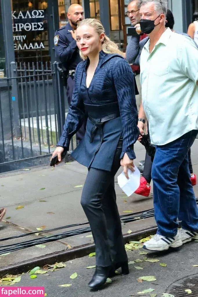 Chloë Grace Moretz / chloegmoretz / https: Onlyfans Photo Gallery 