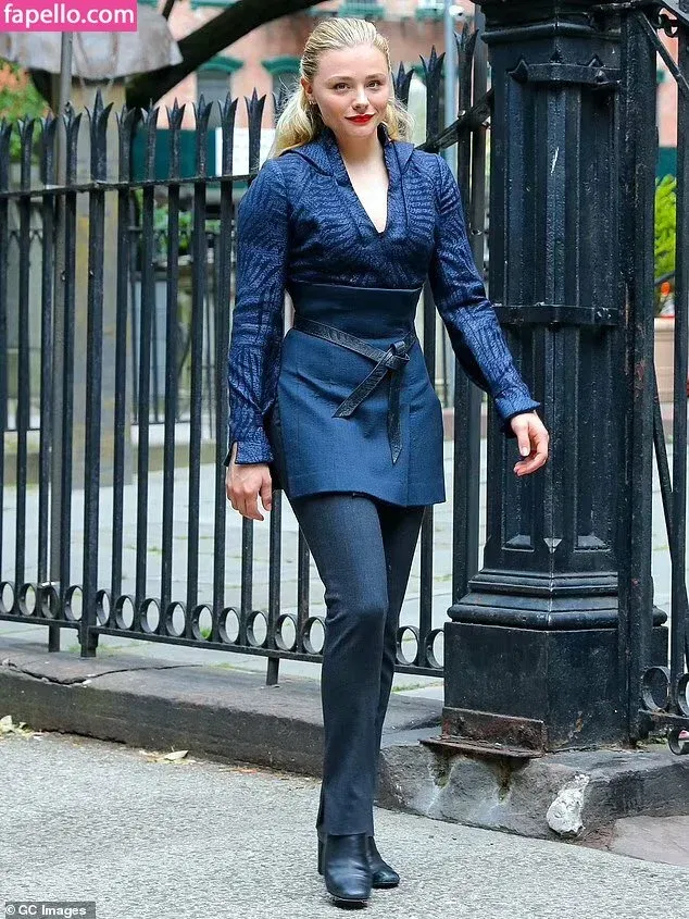 Chloë Grace Moretz / chloegmoretz / https: Onlyfans Photo Gallery 