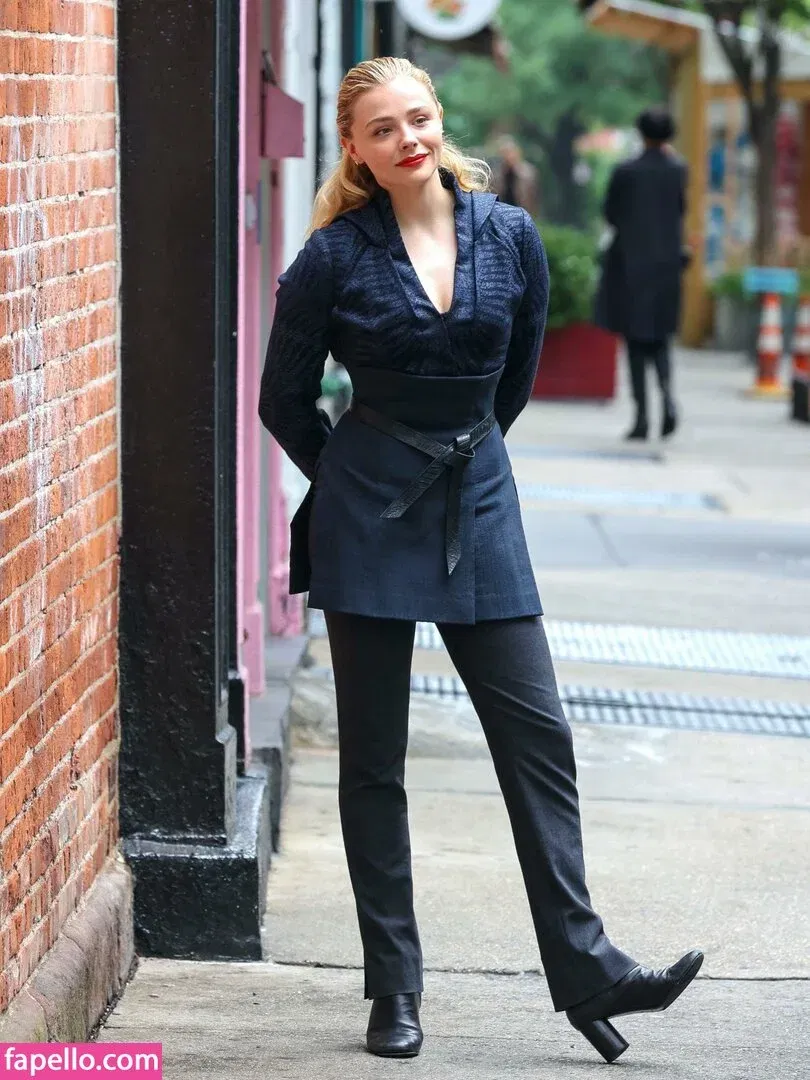 Chloë Grace Moretz / chloegmoretz / https: Onlyfans Photo Gallery 