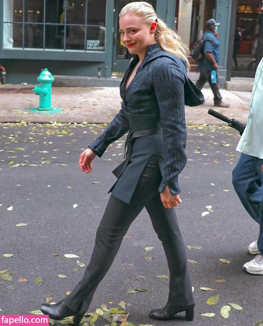 Chloë Grace Moretz / chloegmoretz / https: Onlyfans Photo Gallery 