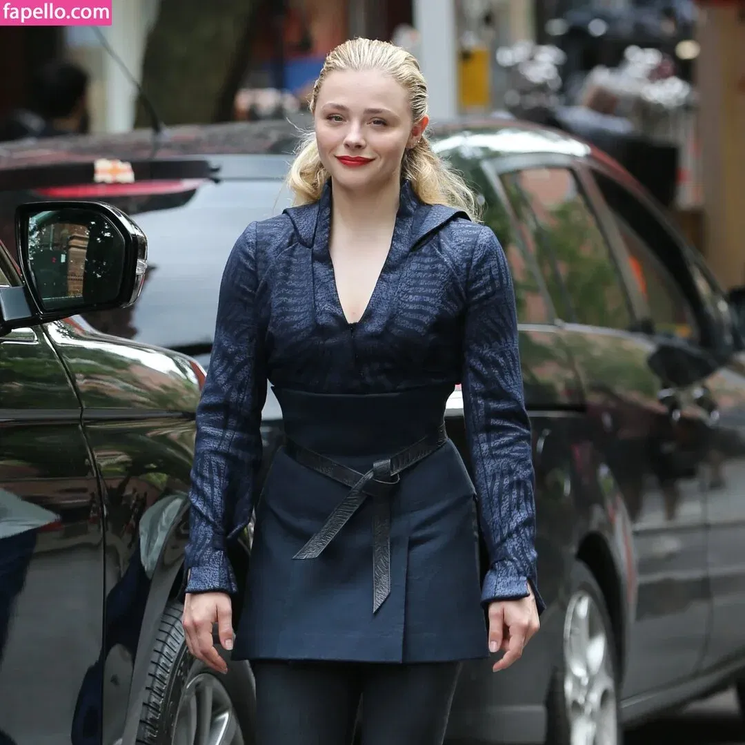 Chloë Grace Moretz / chloegmoretz / https: Onlyfans Photo Gallery 