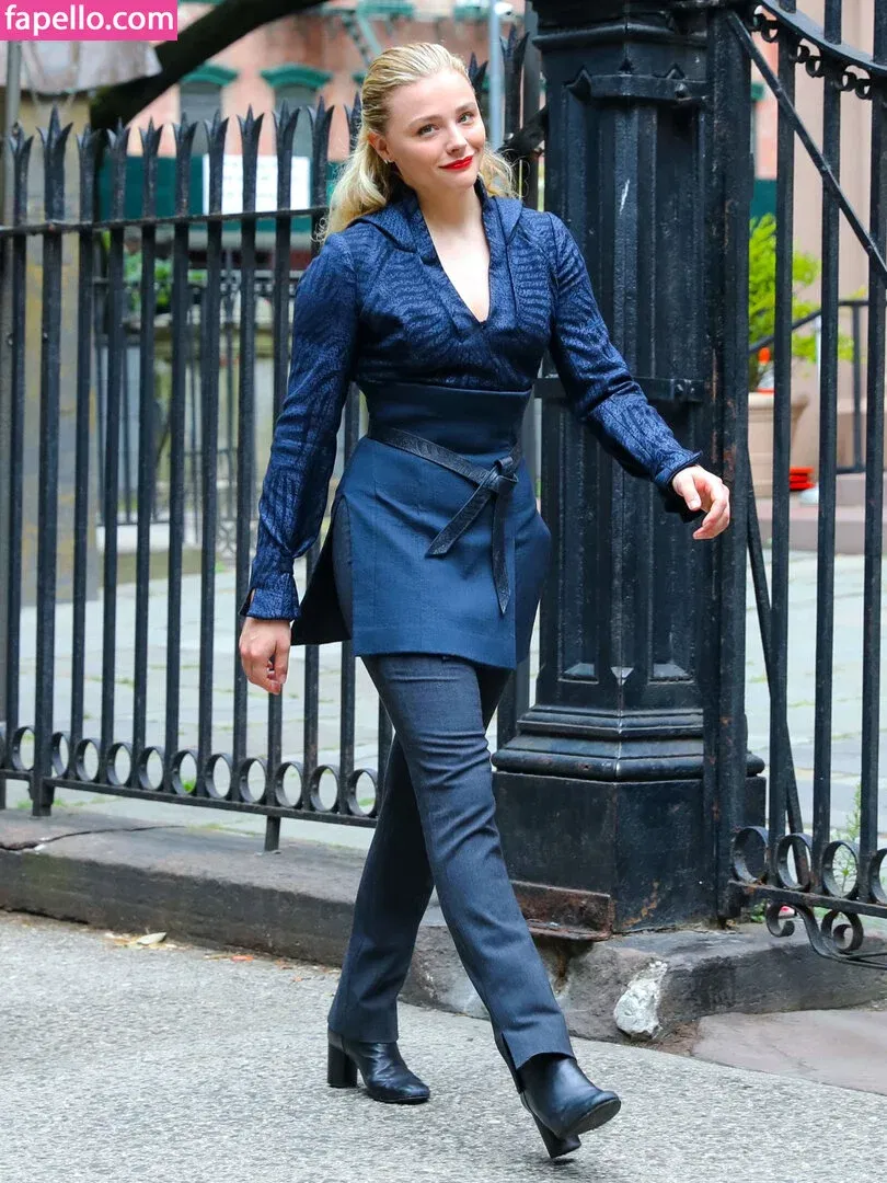 Chloë Grace Moretz / chloegmoretz / https: Onlyfans Photo Gallery 