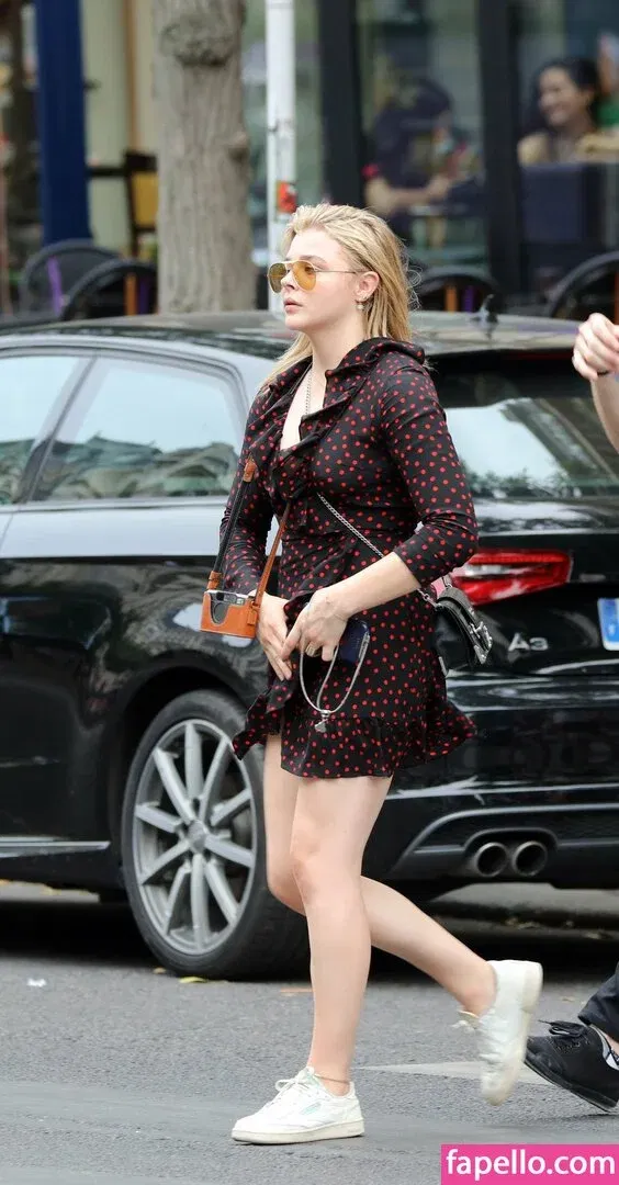 Chloë Grace Moretz / chloegmoretz / https: Onlyfans Photo Gallery 