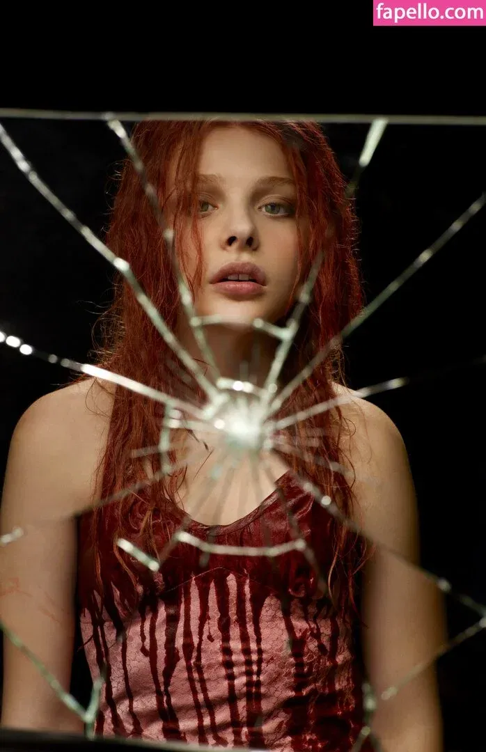 Chloë Grace Moretz / chloegmoretz / https: Onlyfans Photo Gallery 