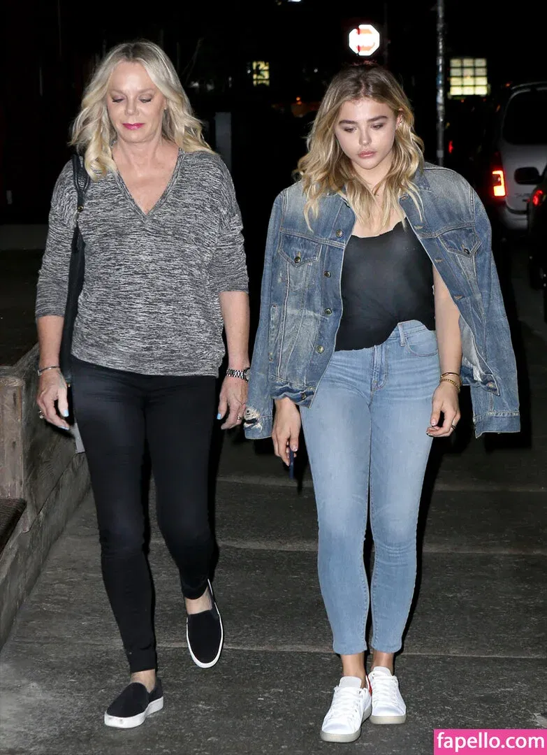 Chloë Grace Moretz / chloegmoretz / https: Onlyfans Photo Gallery 