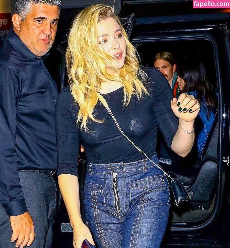 Chloë Grace Moretz / chloegmoretz / https: Onlyfans Photo Gallery 