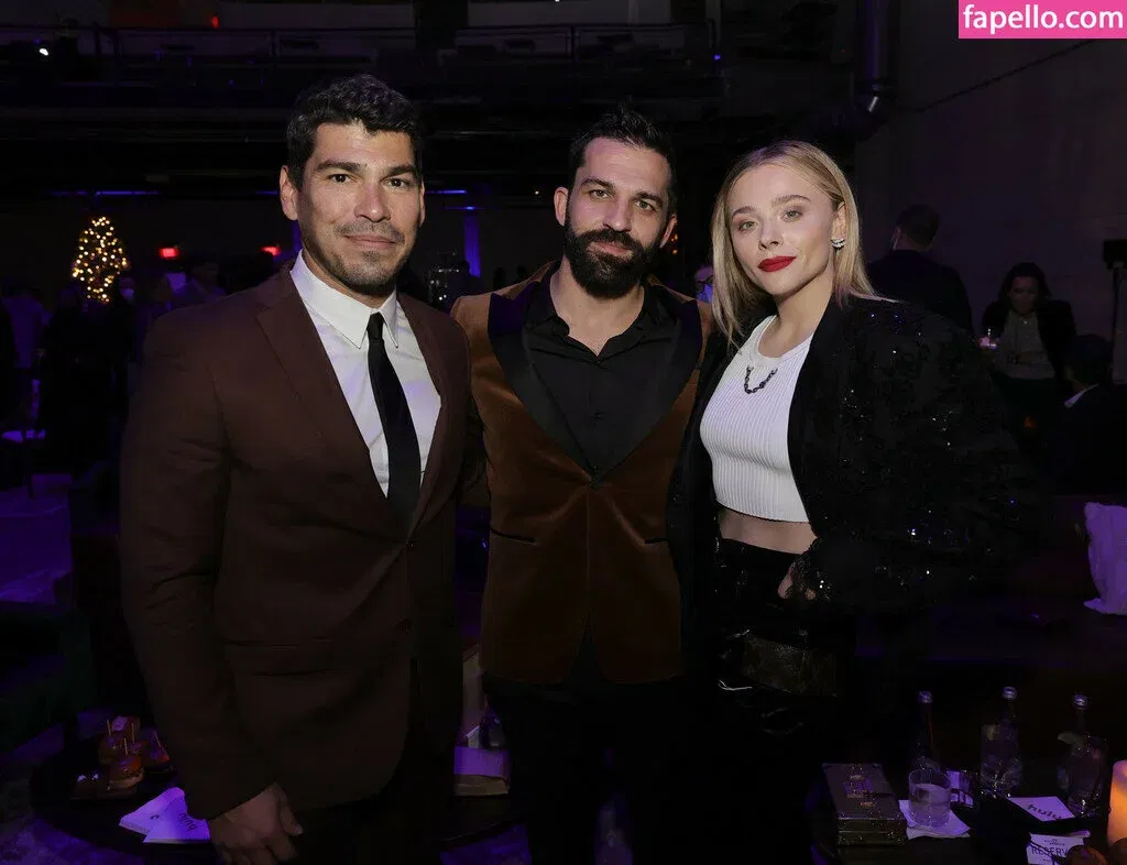 Chloë Grace Moretz / chloegmoretz / https: Onlyfans Photo Gallery 