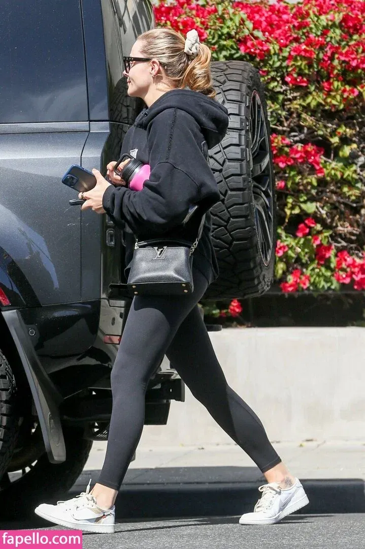 Chloë Grace Moretz / chloegmoretz / https: Onlyfans Photo Gallery 