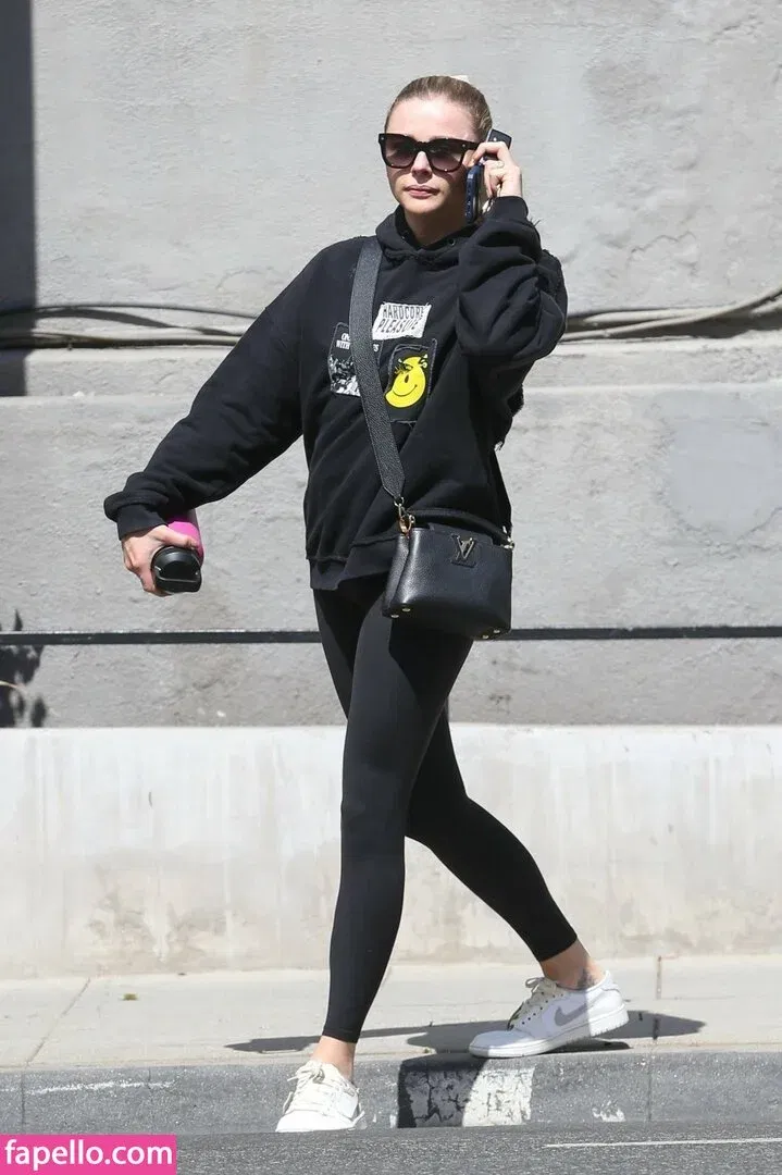 Chloë Grace Moretz / chloegmoretz / https: Onlyfans Photo Gallery 