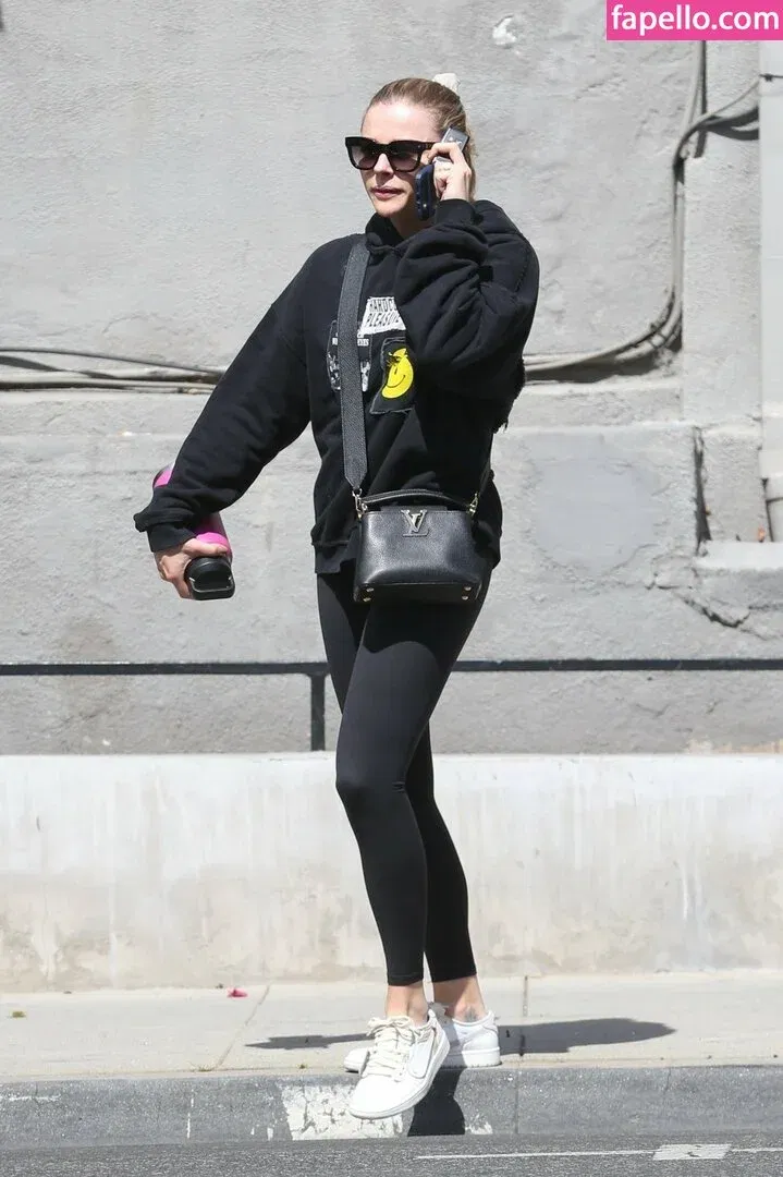 Chloë Grace Moretz / chloegmoretz / https: Onlyfans Photo Gallery 