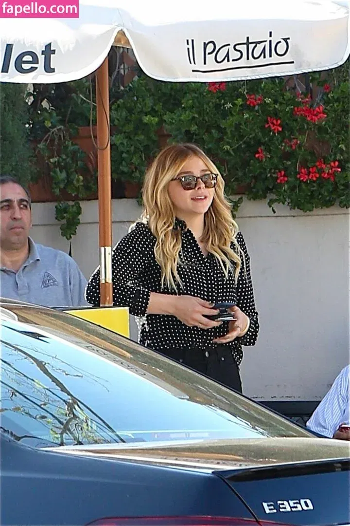 Chloë Grace Moretz / chloegmoretz / https: Onlyfans Photo Gallery 