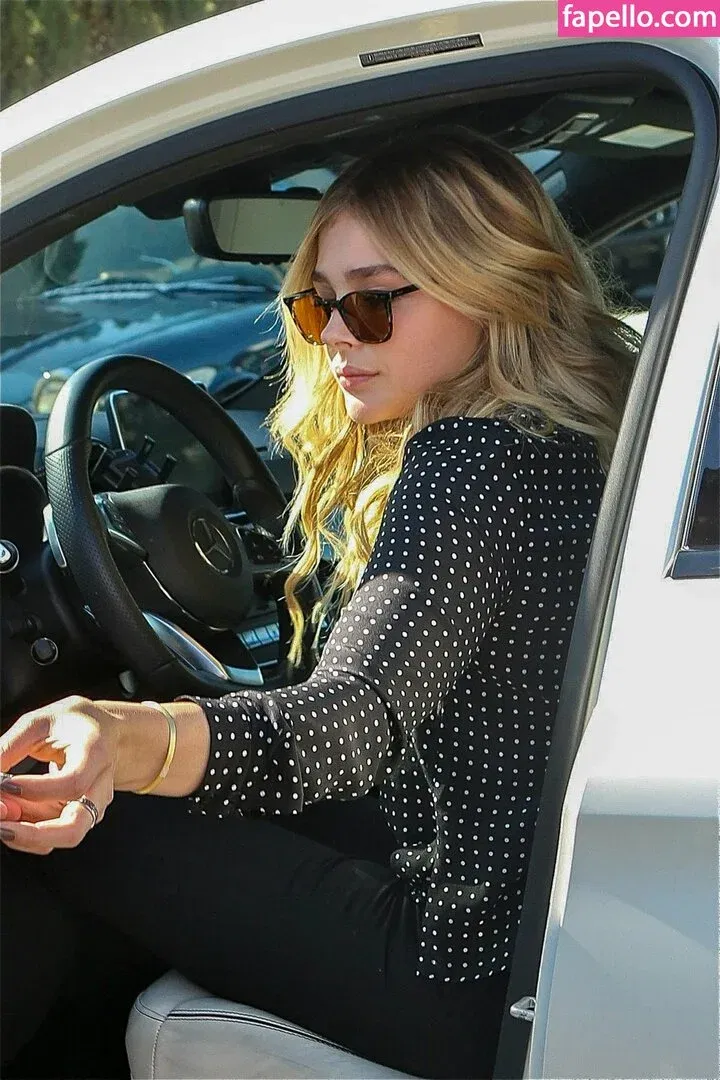Chloë Grace Moretz / chloegmoretz / https: Onlyfans Photo Gallery 