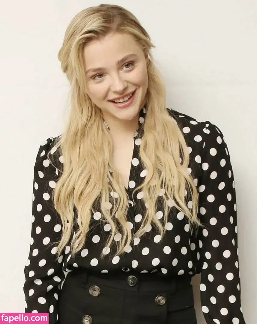 Chloë Grace Moretz / chloegmoretz / https: Onlyfans Photo Gallery 